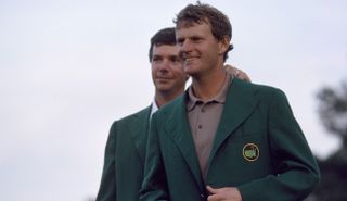 Lyle receives the Green Jacket