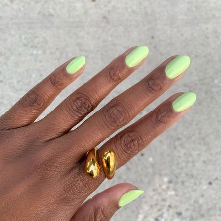 Pistchio green manicure