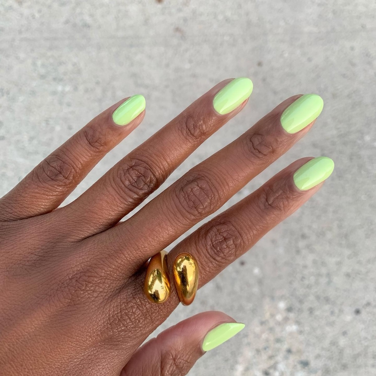 Pistchio green manicure