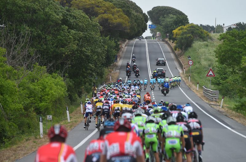 Astana and Tinkoff-Saxo made sure they were at the front of the race as the echelons started forming