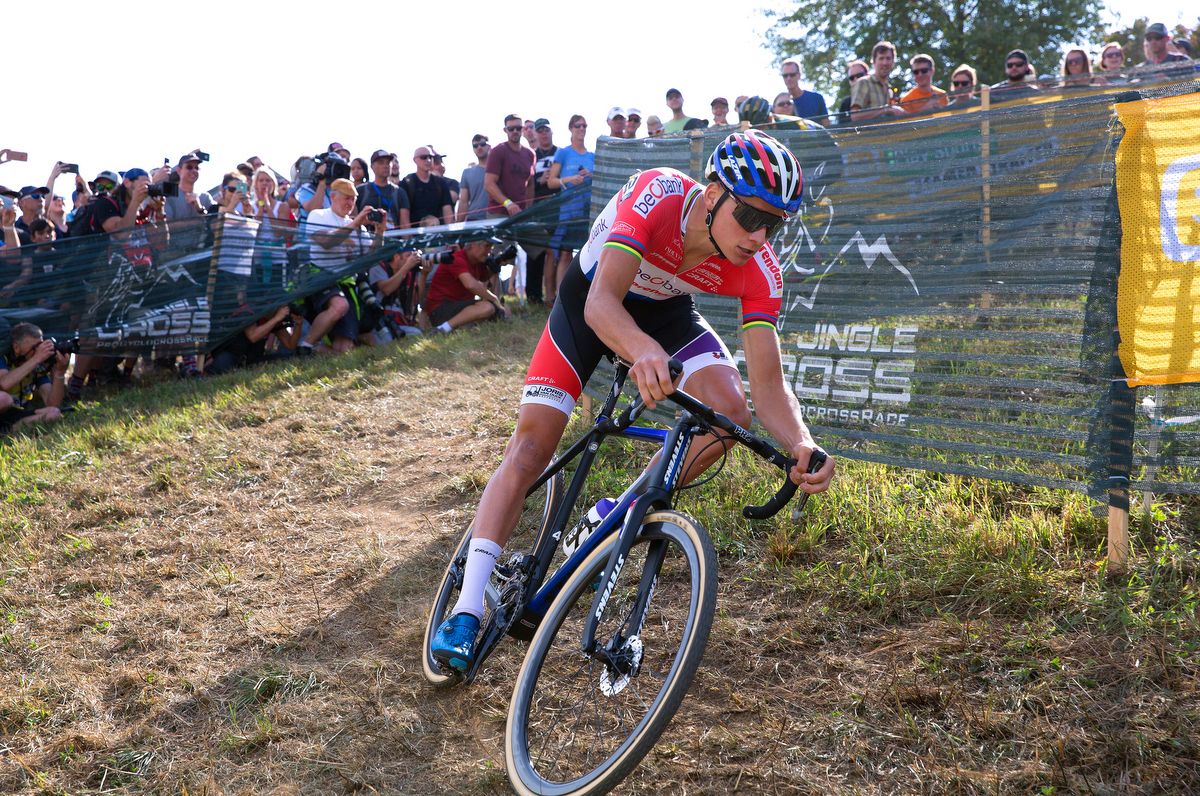 Mathieu van der Poel (Beobank-Corendon) cornering at speed