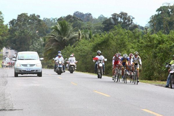 The break gets a bit of ground over the peloton.