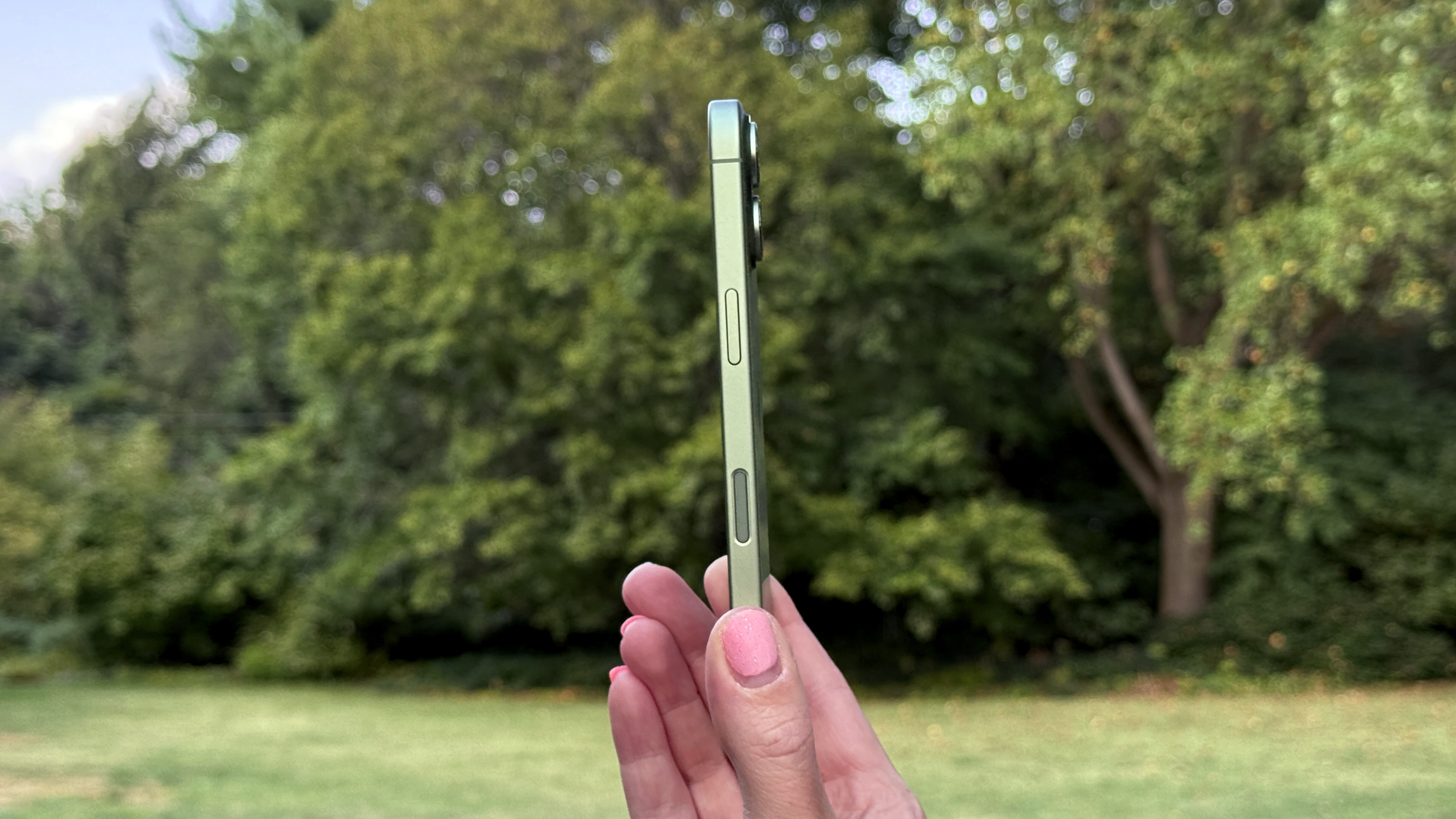 Apple iPhone 17 Review