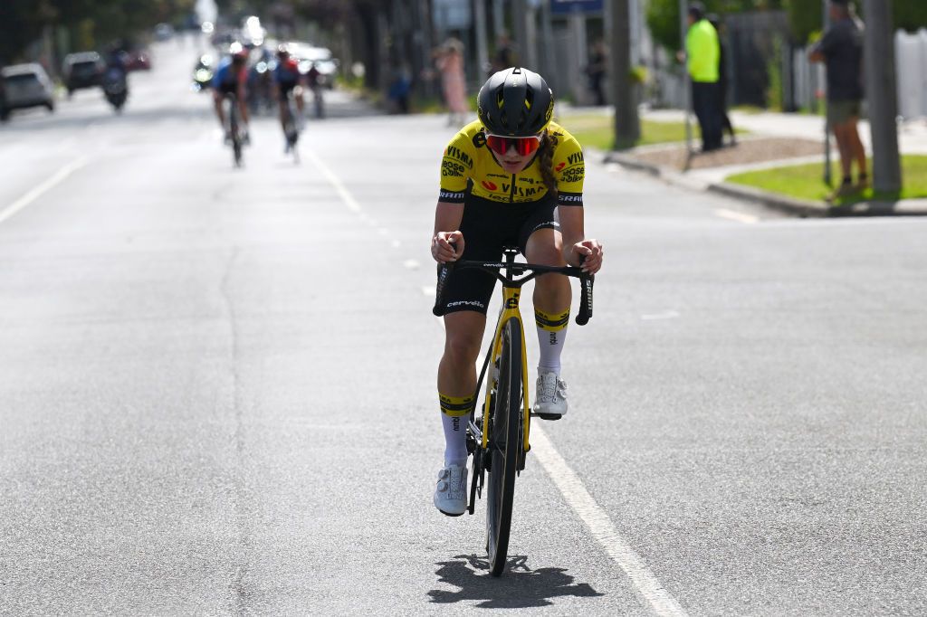 Rosita Reijnhout (Visma-Lease A Bike) attacks in the final kilometres