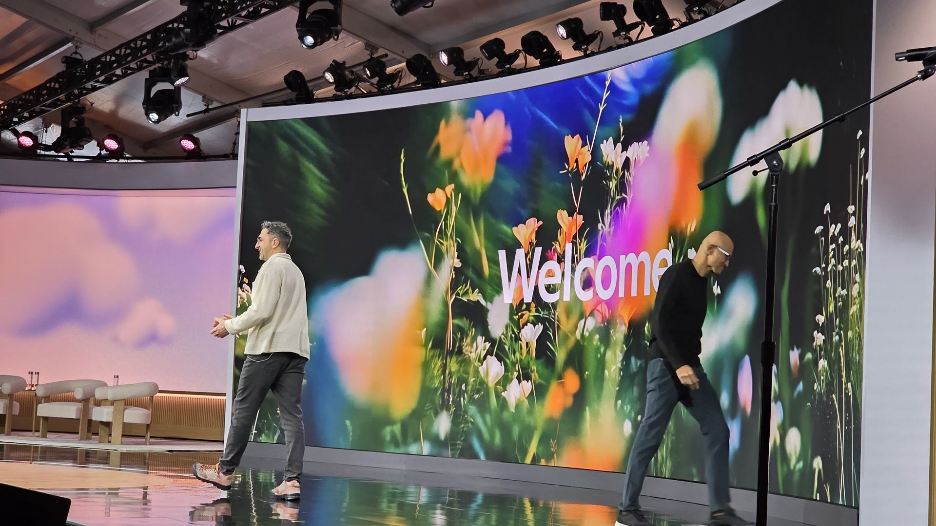 “Acho que teremos desempenho de nível humano na maioria, senão em todas as tarefas profissionais”: o chefe de IA da Microsoft acredita que a IA substituirá a maioria dos empregos de colarinho branco em 12 a 18 meses; então este é o fim dos trabalhadores humanos?