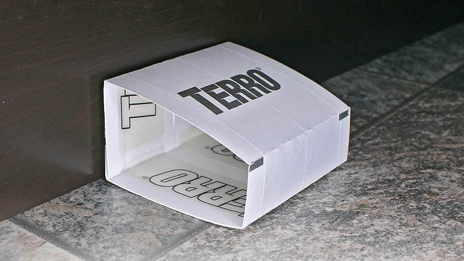 TERRO T3206SR Non-Toxic Indoor Spider, Ant, Cockroach, Centipede, and Crawling Insect Trap