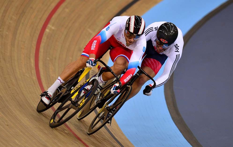 Denis Dmitriev gets close and personal with Callum Skinner in the sprint