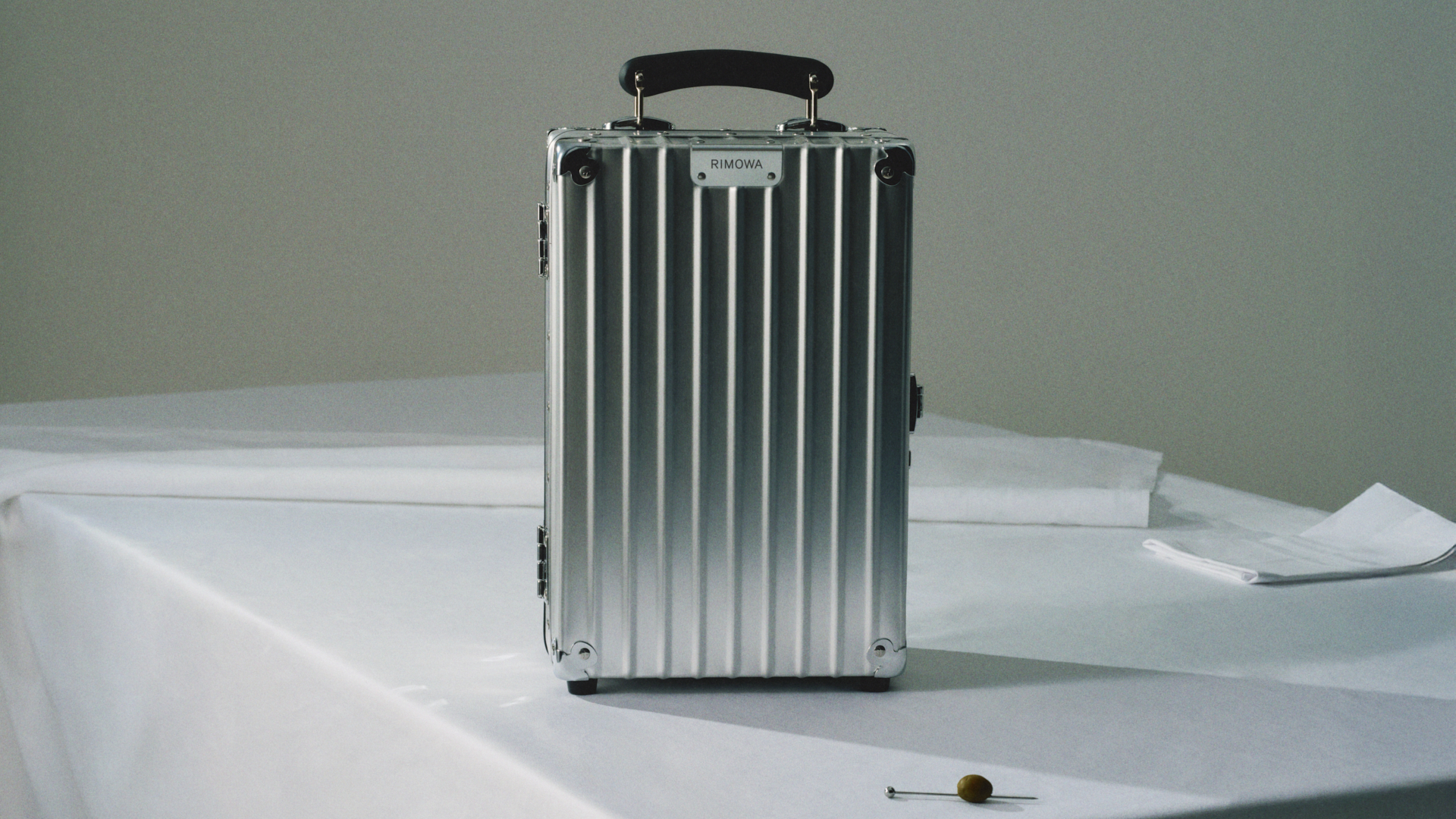 Rimowa cocktail set with Robbe & Berking