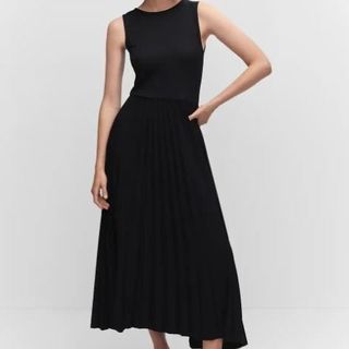 Ribbed dress with pleated skirt