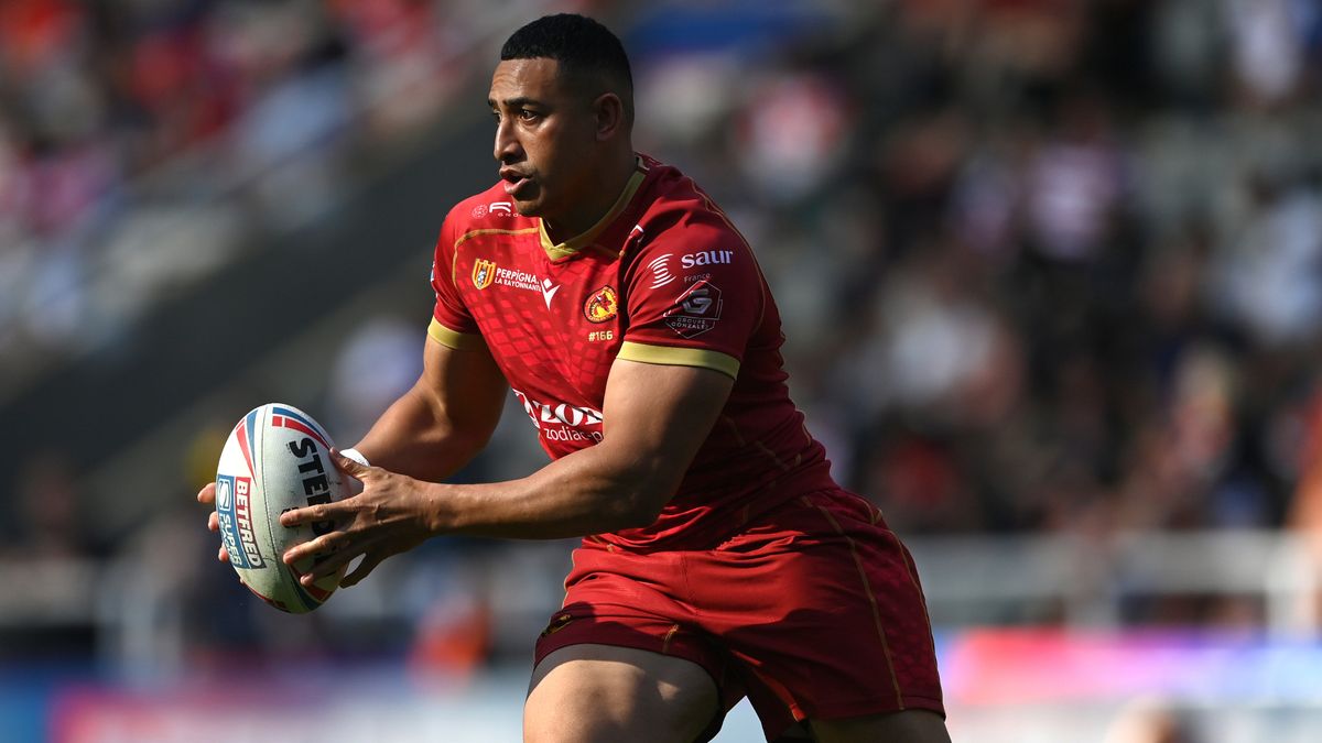 Siosiua Taukeiaho with the ball ahead of the Super League Final live stream 2023