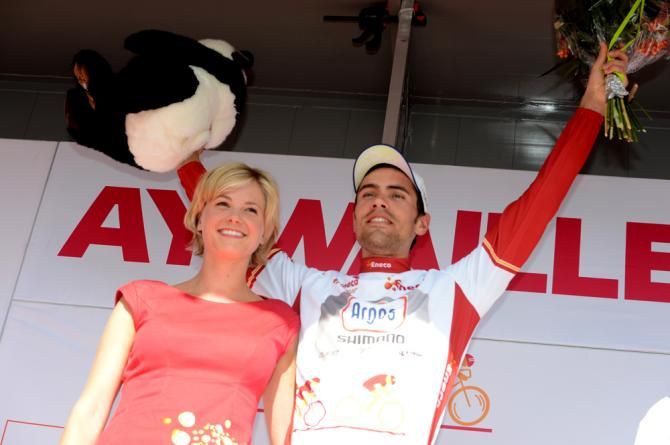 Tom Dumoulin (Argos Shimano) moves into the race lead