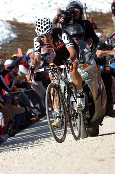 Carlos Sastre (Cervelo TestTeam) climbs to a 19th place finish.
