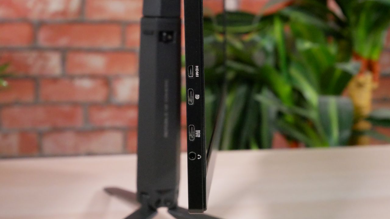 Asus ROG Strix XG17AHPE during our review
