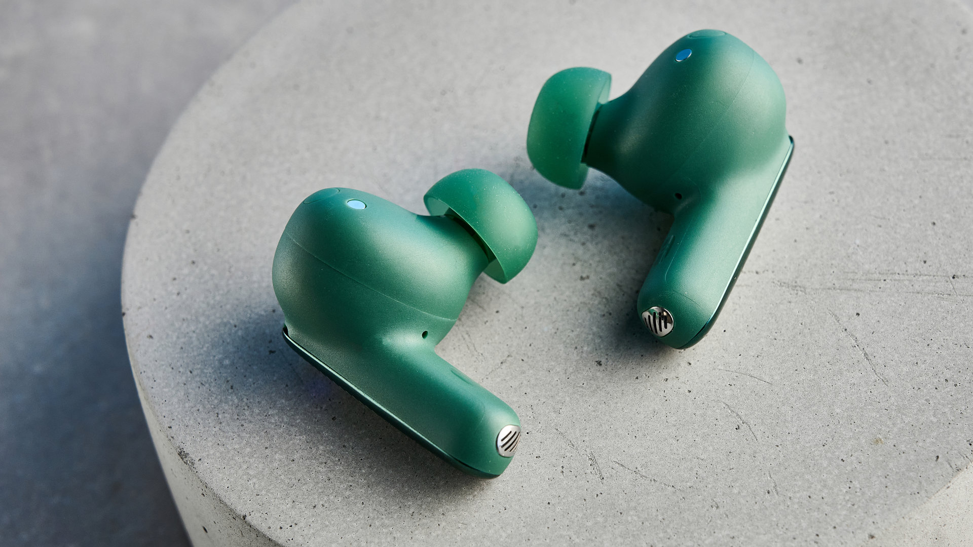 JBL Live Beam 4 earbuds in green
