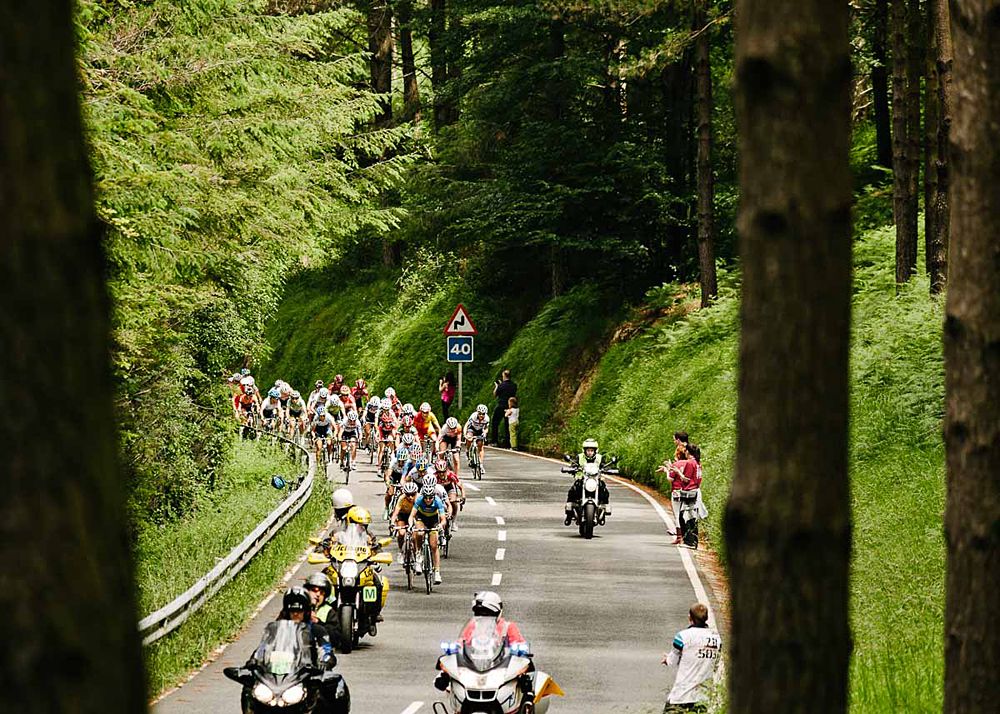 Tetyana Riabchenko leads peloton on the climb