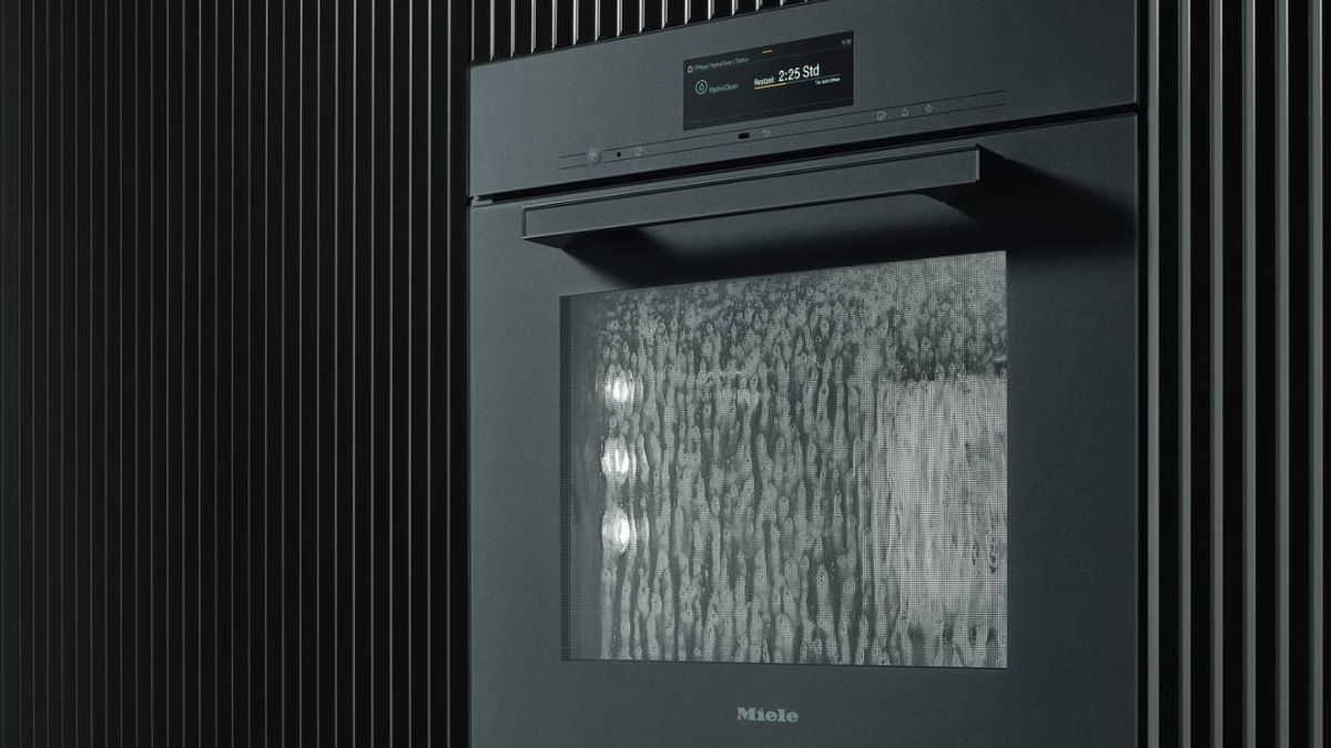 This Miele oven has a clever selfclean function that takes the stress