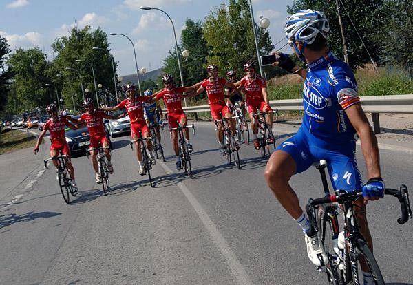 Quick-Step helps with photography for the Cofidis team