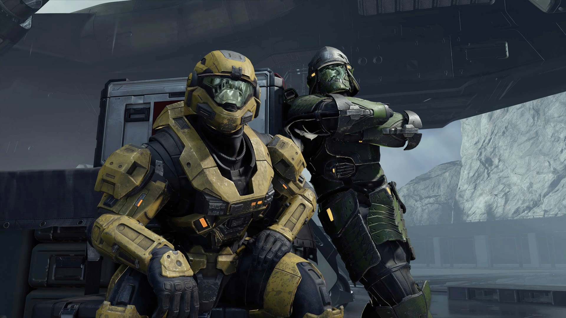 Два солдата подготовка к бою в новом зимнем обновлении Halo Infinite