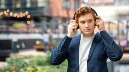 noise cancelling headphones for students