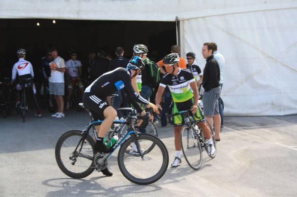 Bernhard Eisel waits for his Sky teammates in Doha.