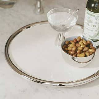 Circular chip and dip tray 