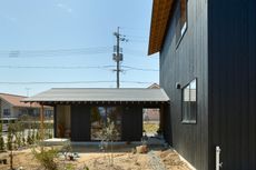 The ceramic studio, complete with space for a kiln at left, is separate from the main house at right, by Denizen Works