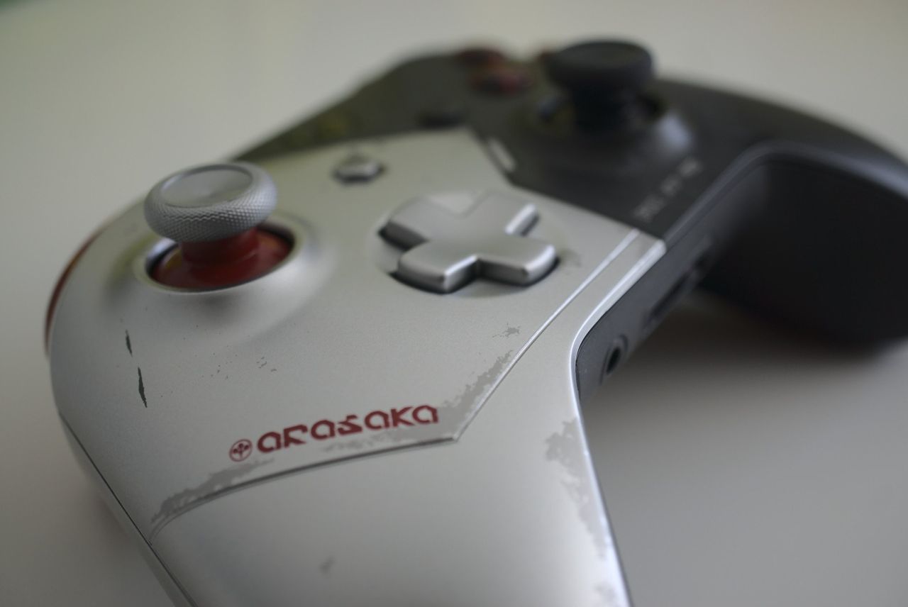 Xbox One Controller Cyberpunk Close Arasaka Branding