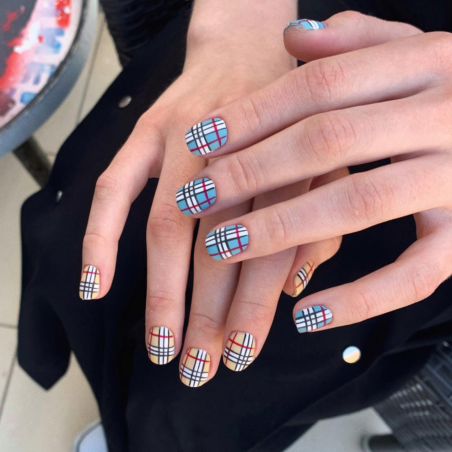 Short nails with a plaid design.