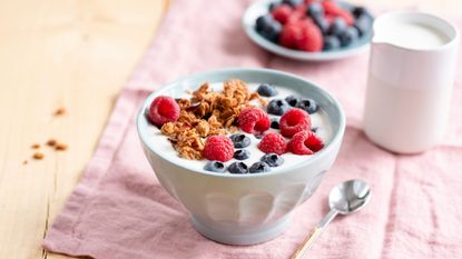 Eight foods with hidden sugar: Image shows granola and yogurt