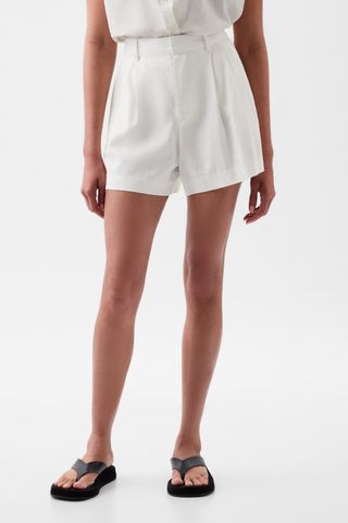 Gap 365 High Rise Linen-Blend Shorts