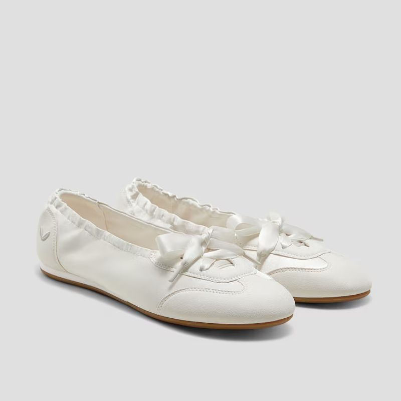 sneakerinas in white