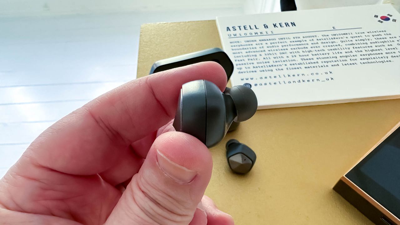 Astell&amp;Kern UW100 MK II hands-on shots