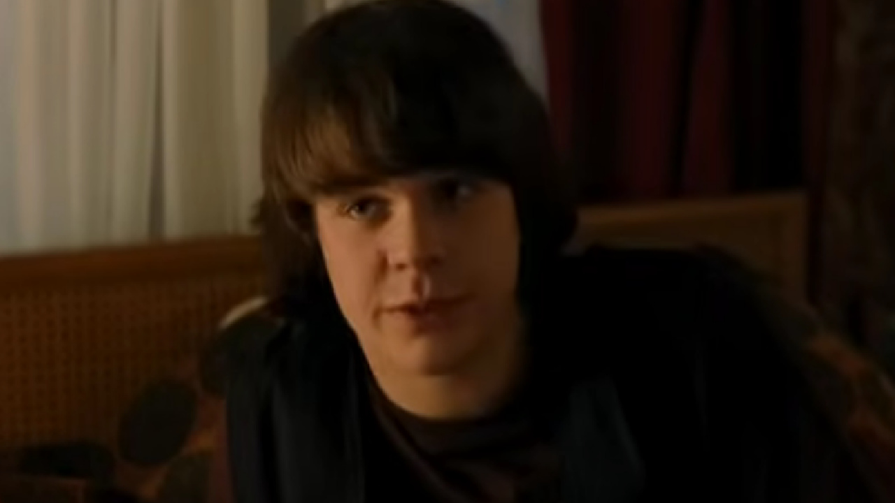 Johnny Simmons en El cuerpo de Jennifer.