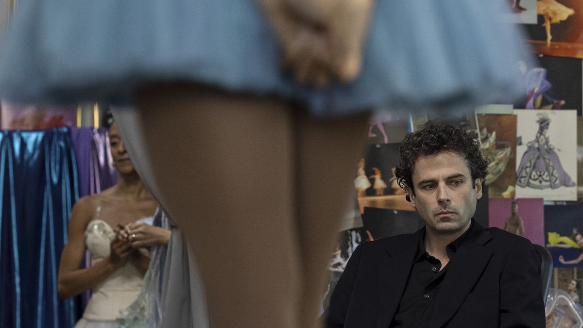 Luke Kirby in Etoile