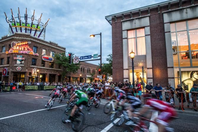 The race heads through the streets of Uptown Minneapolis.