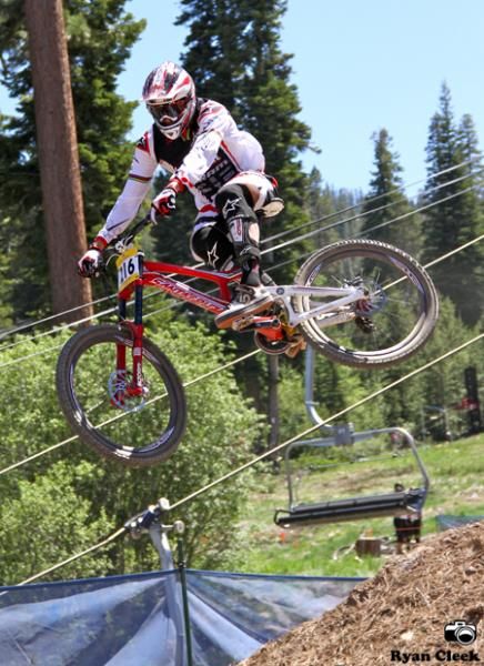 Greg Minnaar (Santa Cruz Syndicate) puts in a race-winning run.