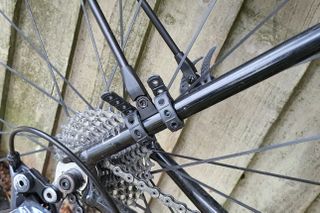 Close up of rubber clip for the flinger mudguards