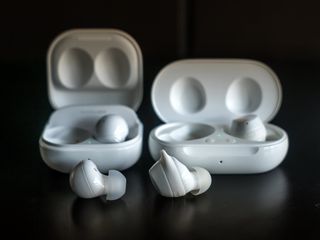 Galaxy buds plus vs airpods online 2