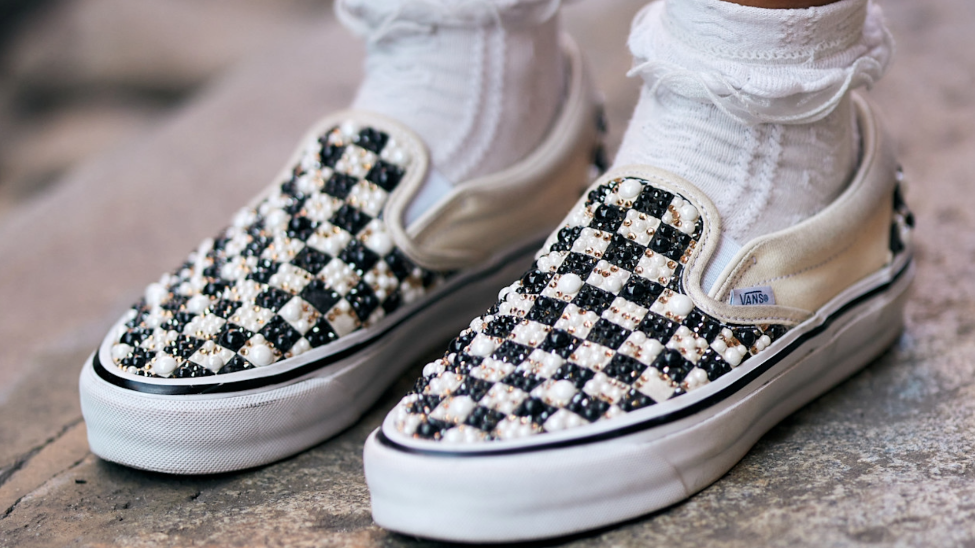 woman wearing Vans sneakers in New york