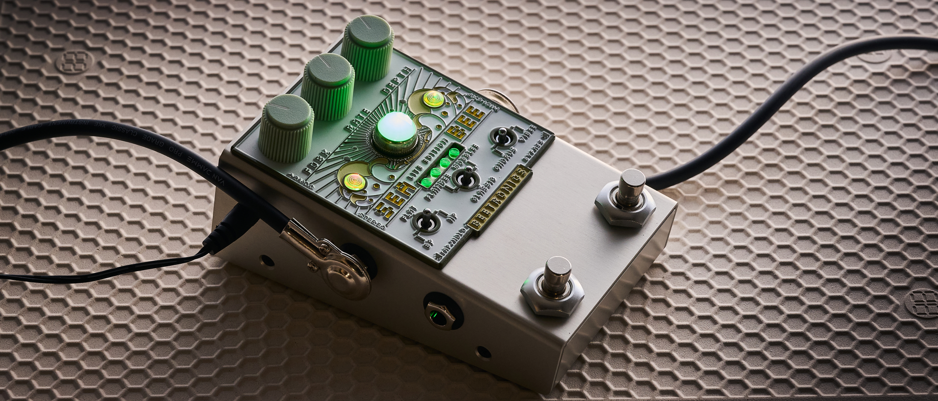 A Beetronics Seabee Lite chorus pedal plugged in on a honeycomb rubber mat