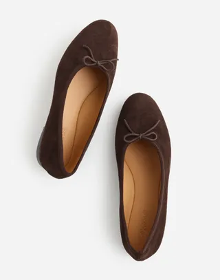 Madewell, April Ballerinas in dunklem Johannisbrot