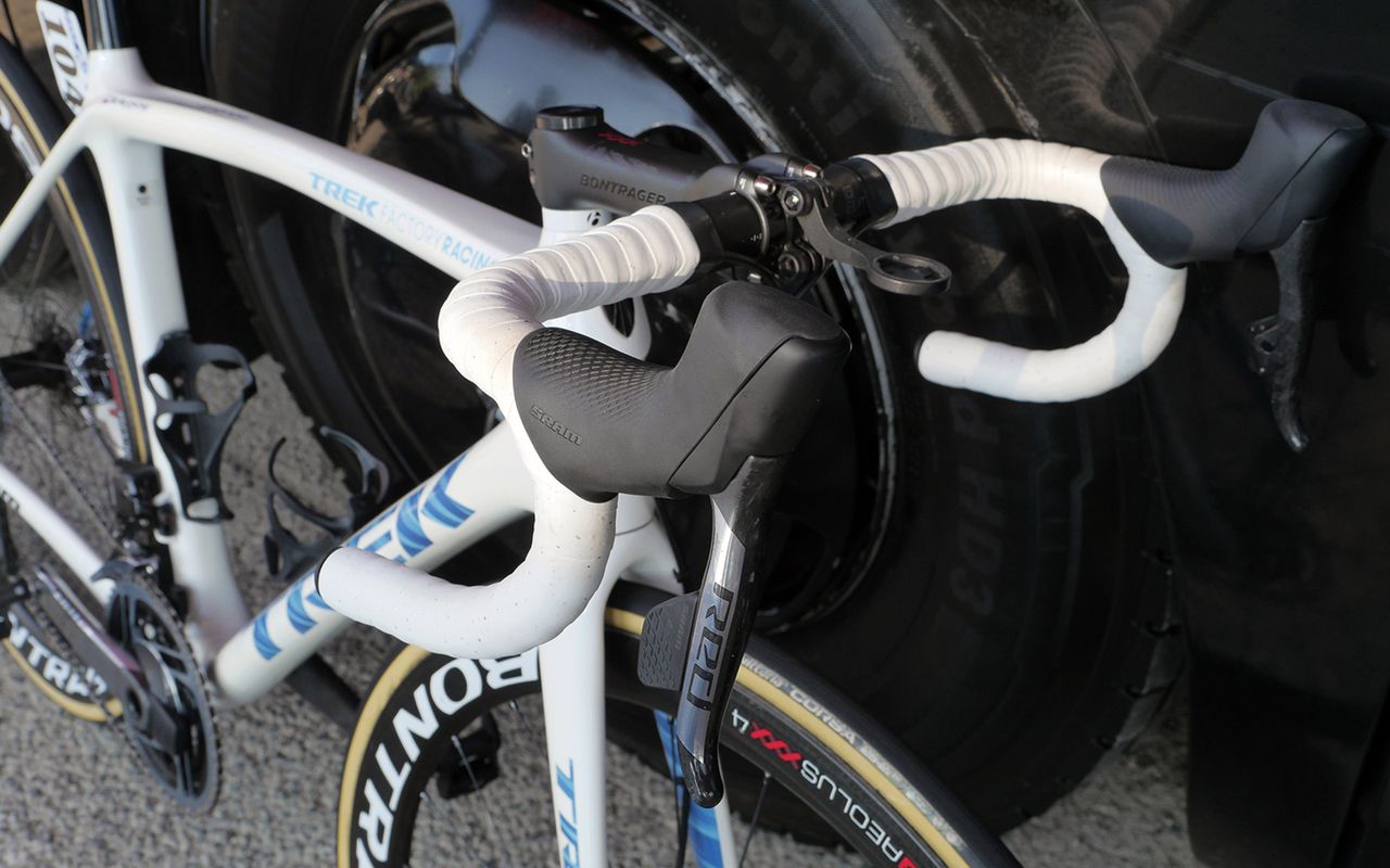 A look at the SRAM RED eTap AXS HRD levers