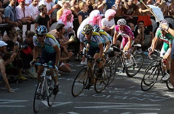 Astana sticks together on the final climb.