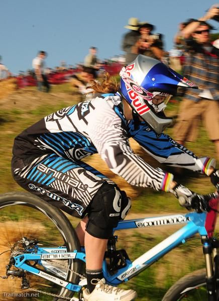 Rachael Atherton (Commencal) on her second final run