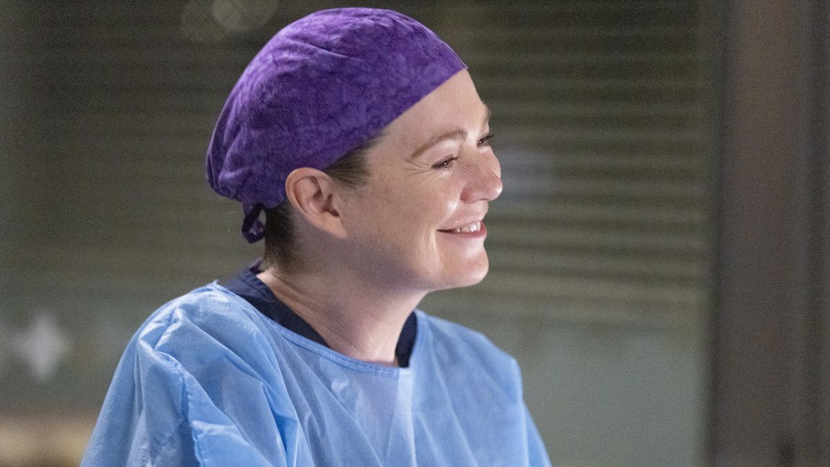 Ellen Pompeo smiling as Meredith Grey in Grey&#039;s Anatomy