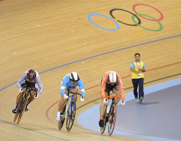 Lee Wai Sze (Hong Kong, China), Lyubov Shulika (Ukraine) and Willy Kanis (Netherlands) in action during their 1/8 final repechage round, won by the Ukrainian.