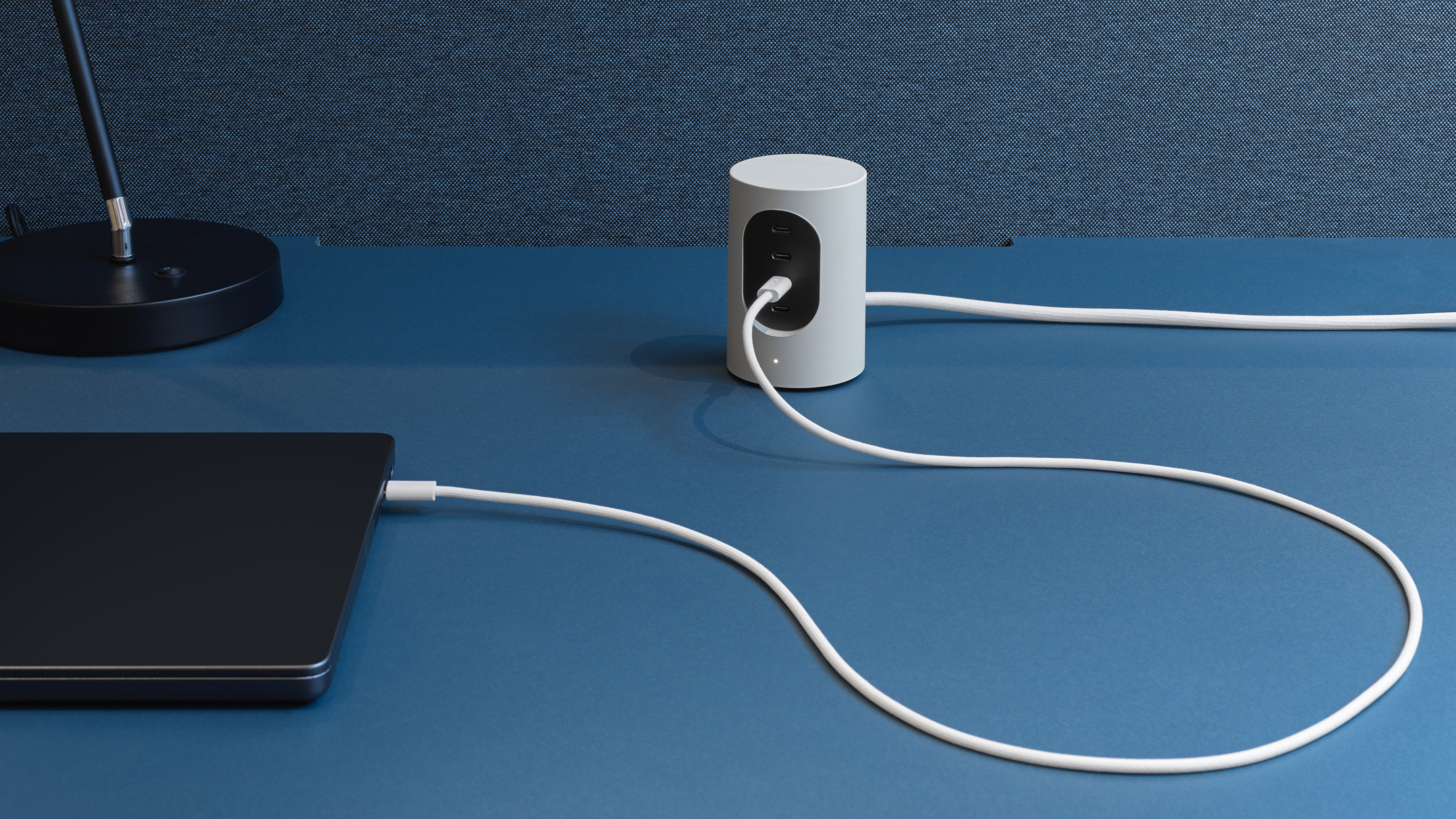UX1 charger by Cords