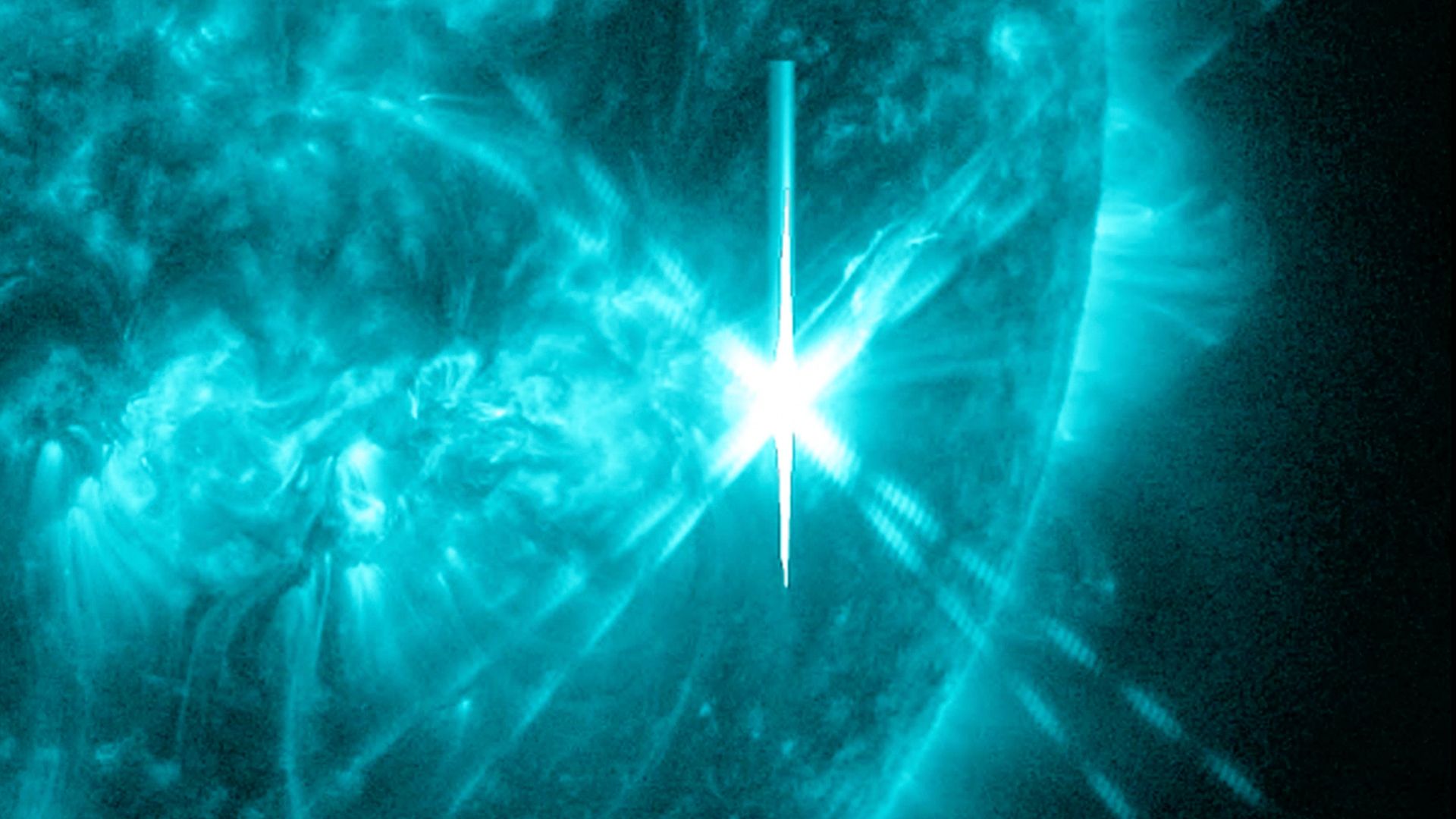 space.com - Daisy Dobrijevic - Sun unleashes intense X-class solar flare, triggering radio blackouts across Australia