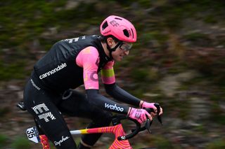 Wind causes Neilson Powless to crash while leading O Gran Camiño final stage