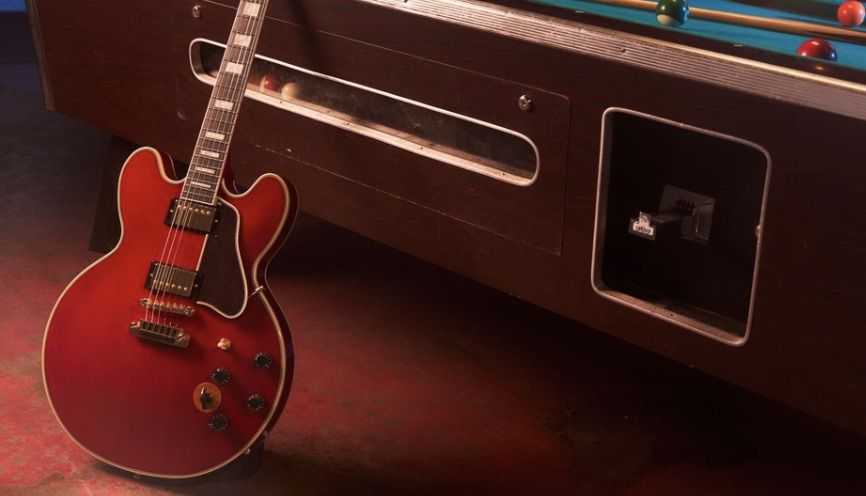 Epiphone&#039;s B.B. King Lucille Cherry model